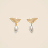 Lady Grey pearl lobe earrings