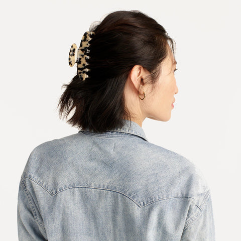 Large claw hair clip in tortoise