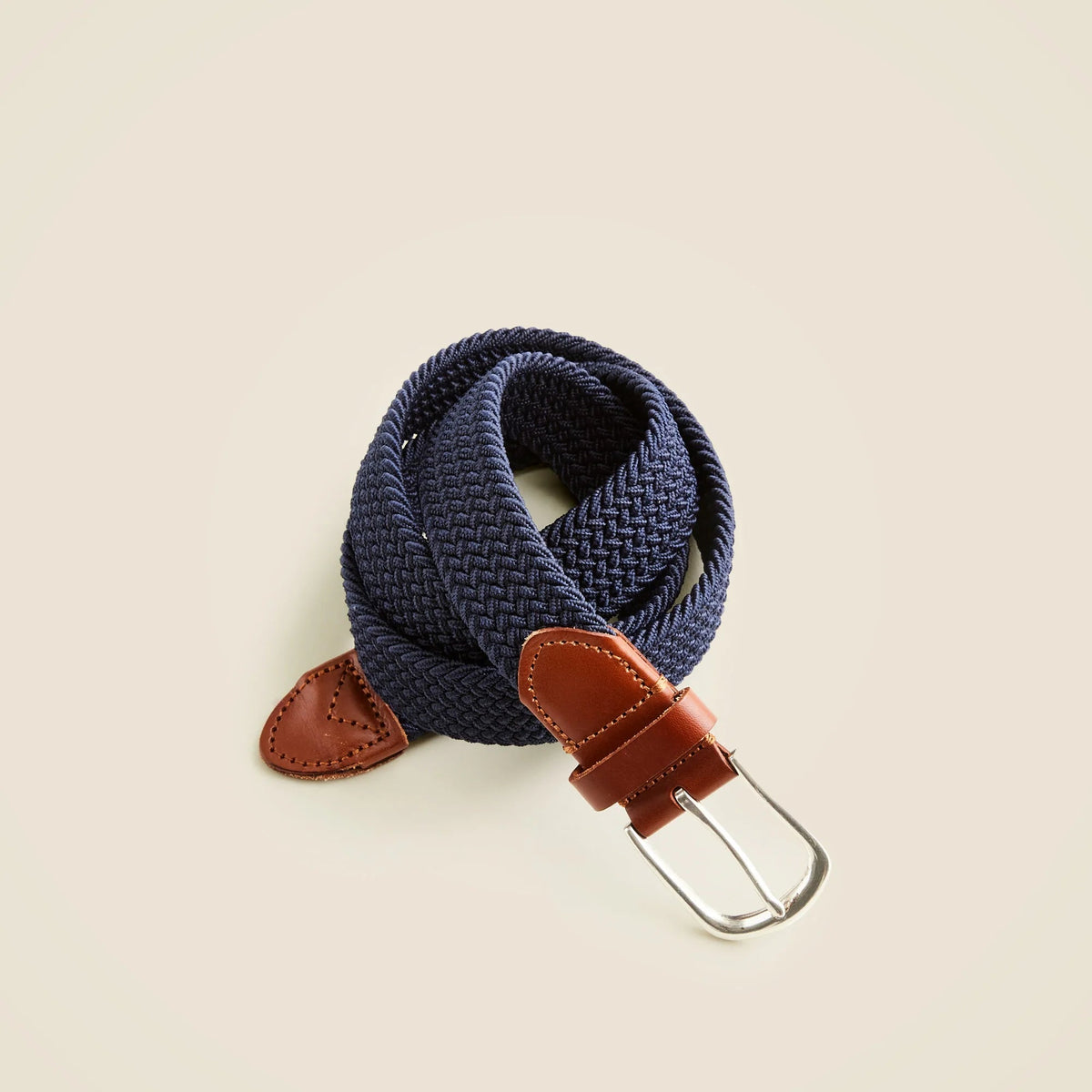 Woven elastic belt with round buckle
