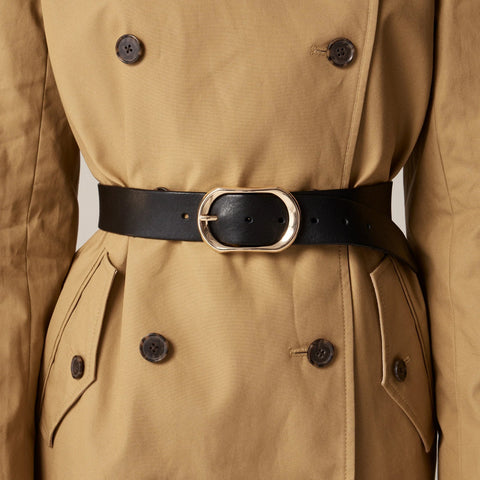 Oval buckle belt in Italian leather