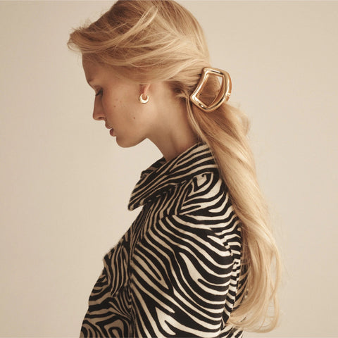 Metallic claw hair clip