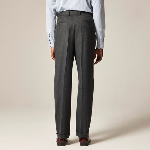 Relaxed-fit single-pleat trouser in Italian wool flannel