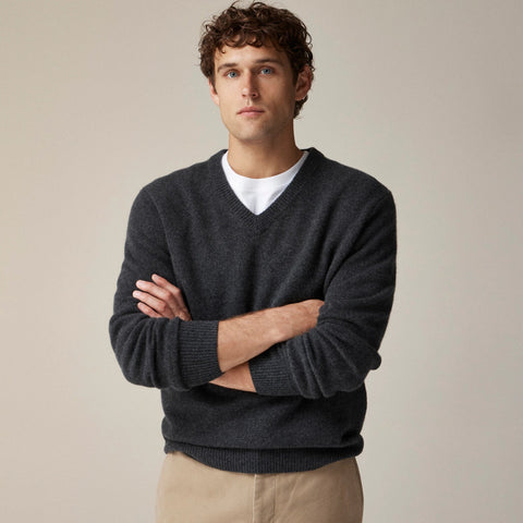 Relaxed midweight cashmere V-neck sweater