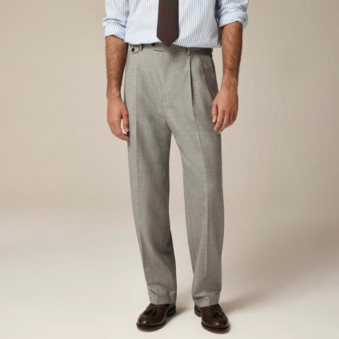 Relaxed-fit double-pleated trouser in Italian tropical wool