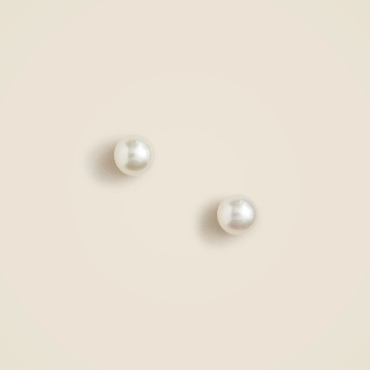 Freshwater pearl stud earrings
