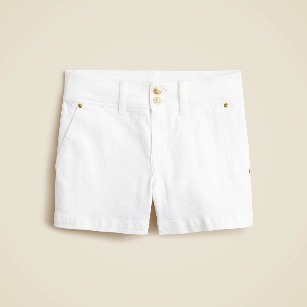 Stacked-button denim short in white