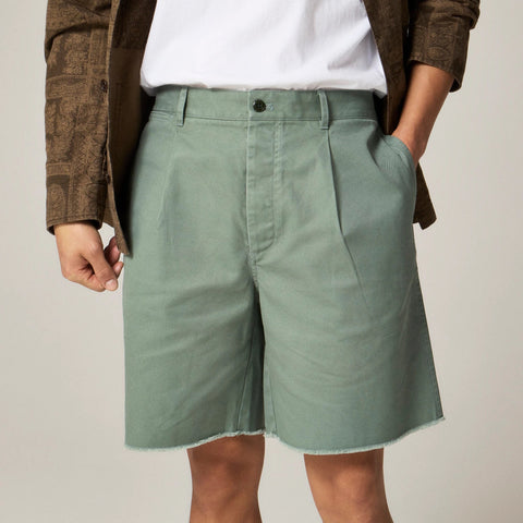 Wallace & Barnes 8" pleated cutoff chino short