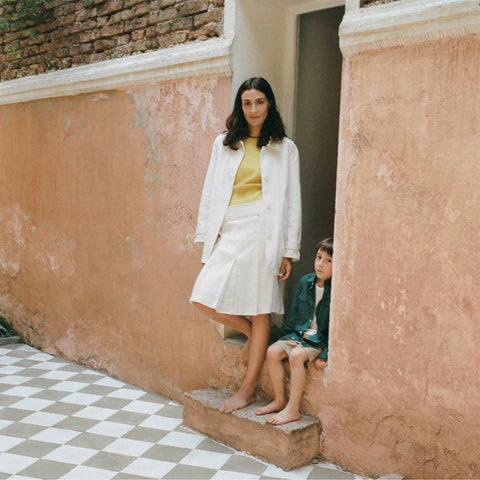 Pleated knee-length skirt in stretch linen blend