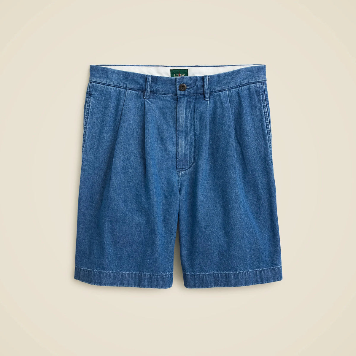 8" Relaxed pleated chambray short