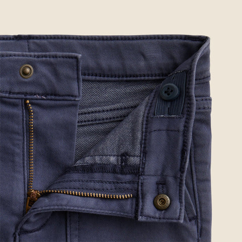 Kids' garment-dyed stretch jean short