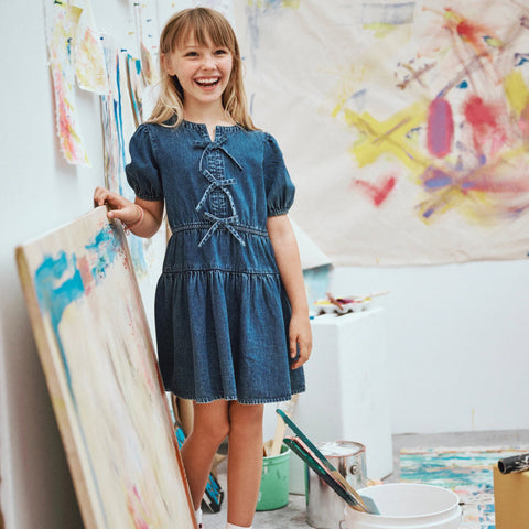 Girls' puff-sleeve dress in drapey denim