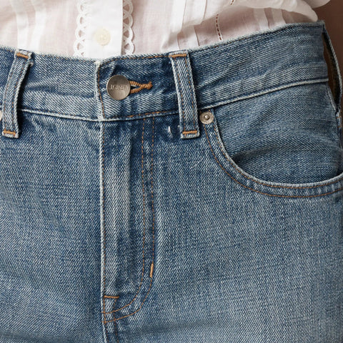 Mid-rise relaxed kickout jean