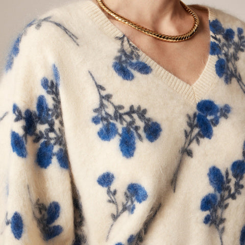 Brushed cashmere V-neck sweater in toile floral print