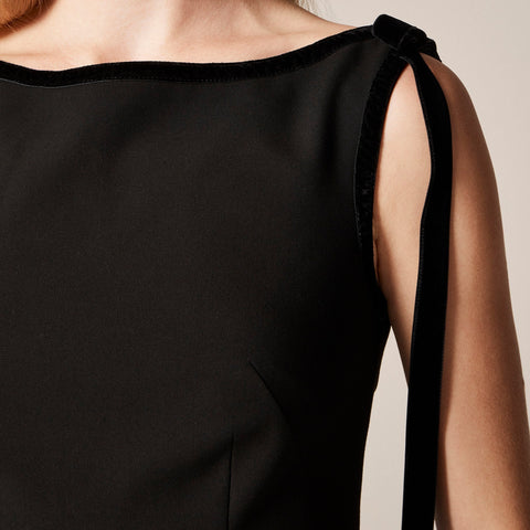 Seamed sheath dress with velvet bows in four-season stretch