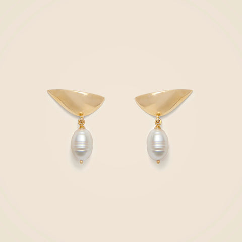 Lady Grey pearl lobe earrings