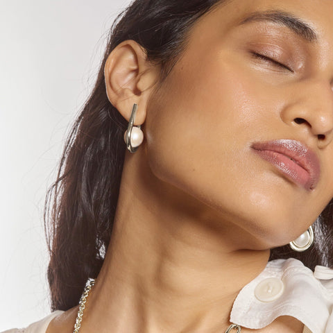 Lady Grey chaise earrings